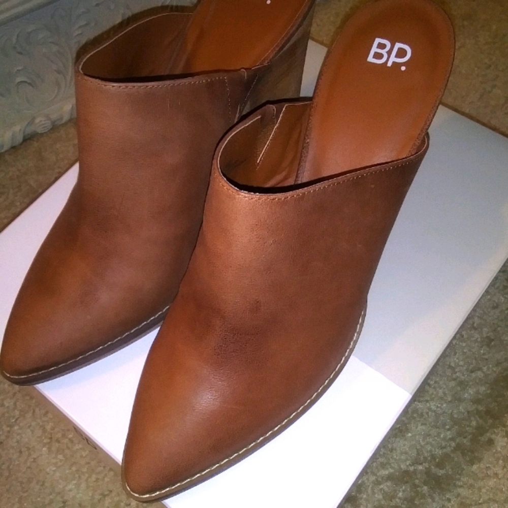SIZE 11 COGNAC LEATHER MULE/ NEW!!